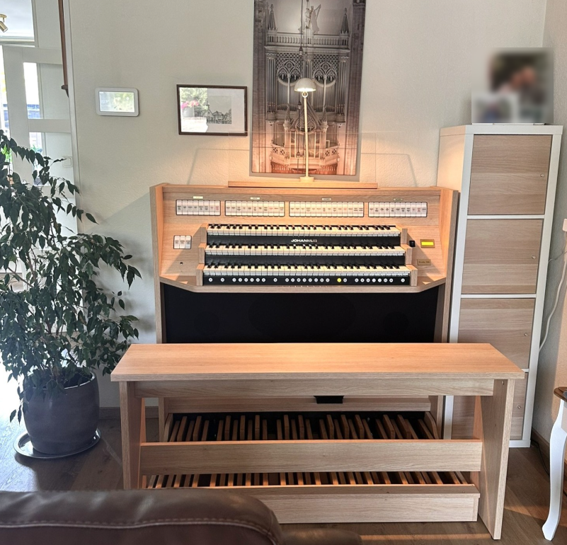 Levering van de Johannus Studio 360 in Maarssen.