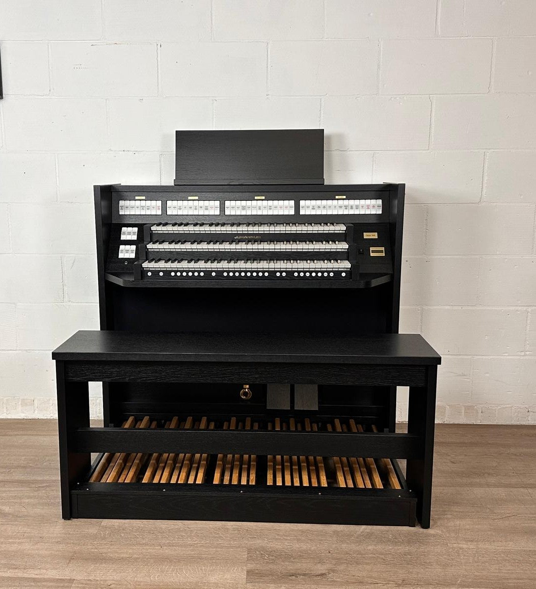 Johannus Opus 360 Zwart vooraanzicht