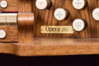 Opera 250 naamplaatje