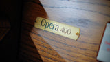 Opera 400 naamplaatje