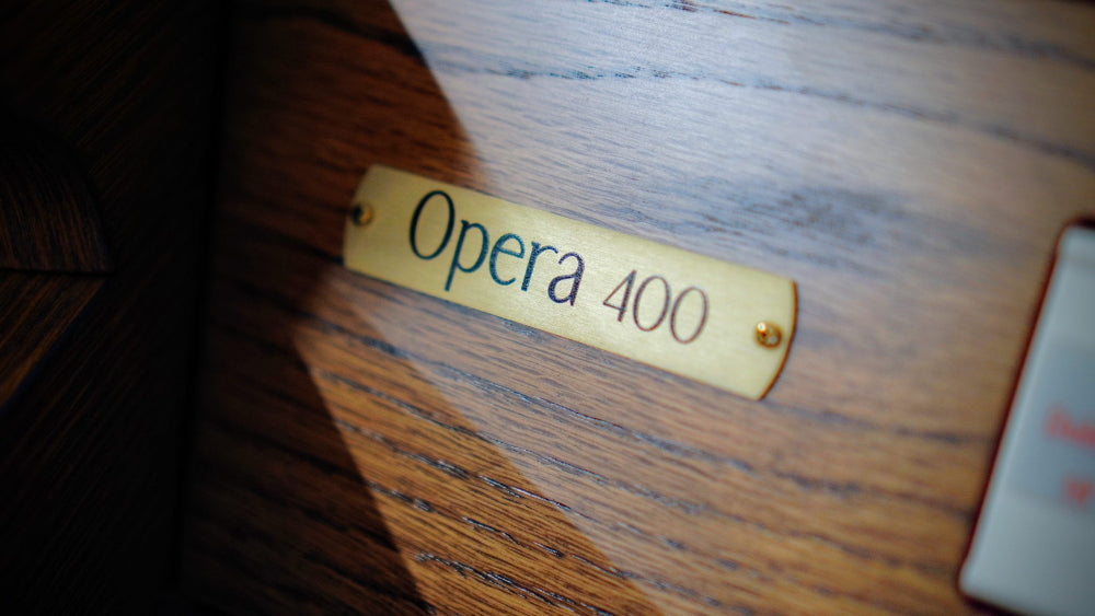 Opera 400 naamplaatje