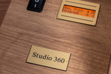Studio_360_-_naamplaatje
