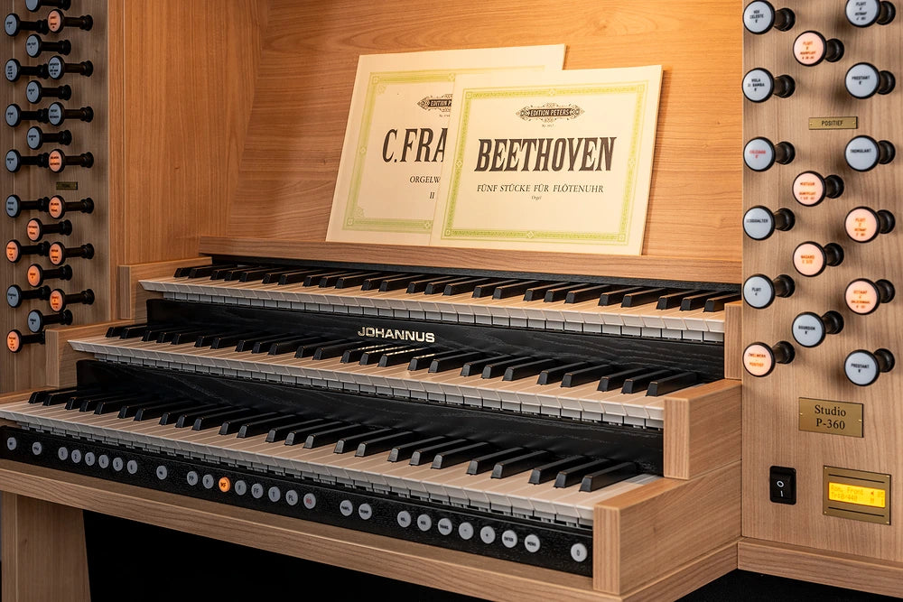 Johannus Studio P360 (Fine Oak)