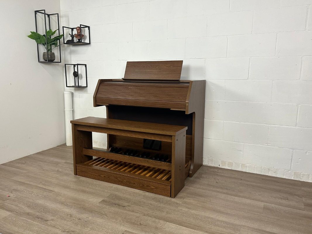 Viscount Vivace 40 DLX