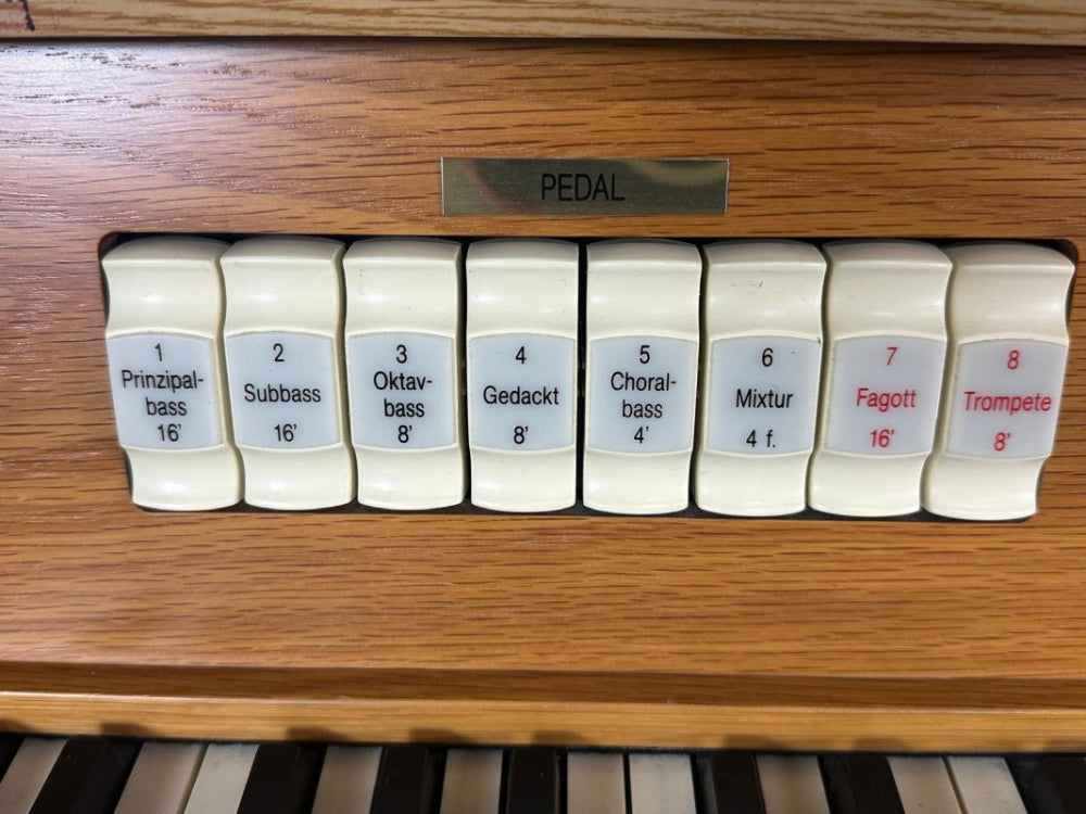 Viscount Prestige VIII registers Pedal