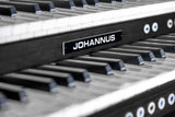 johannus_sonique_260_naamplaatje zwart